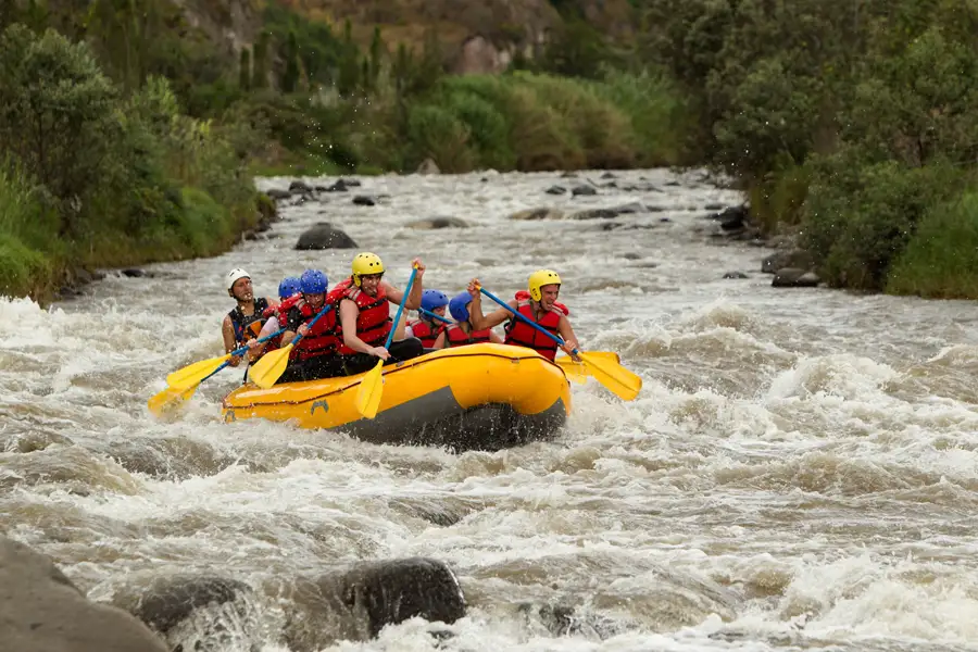 Rafting Depositphotos 11454540 XL 2 scaled